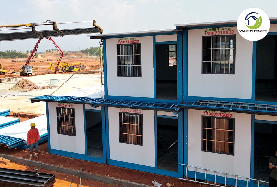 Folding container house for occupants