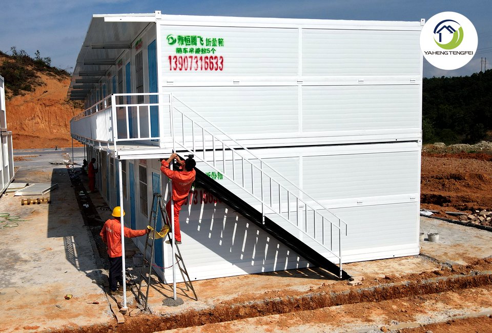 Folding box house for construction site