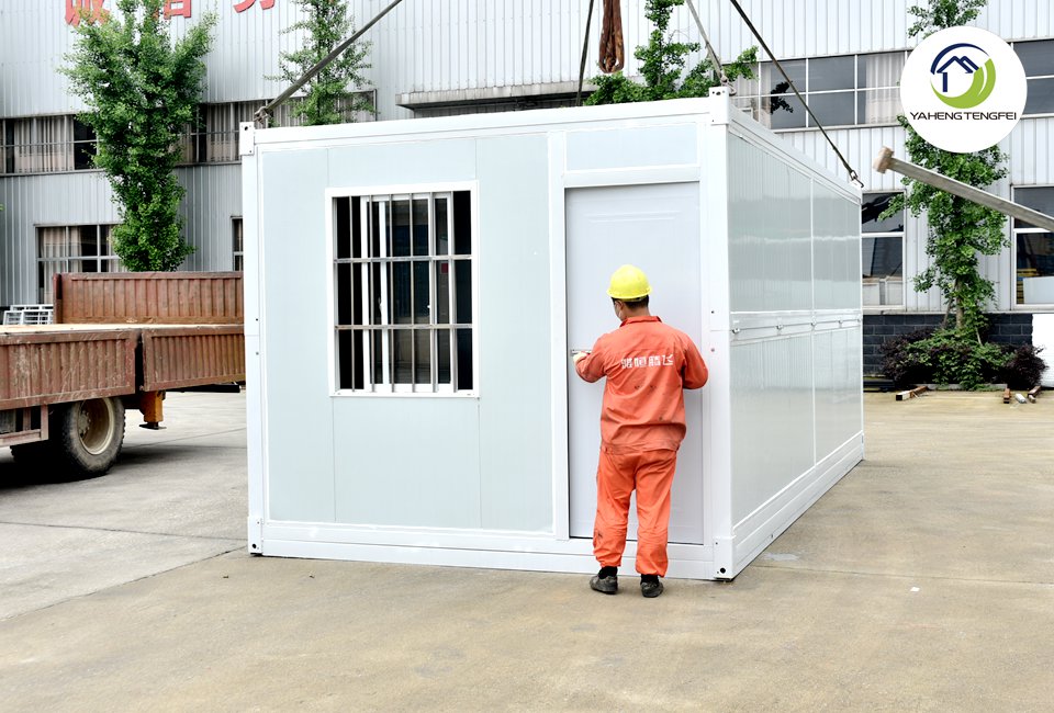 Folding container house installation 