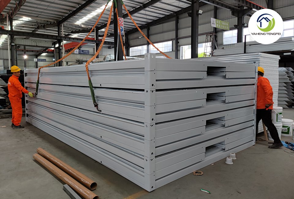 advantages of  folding container