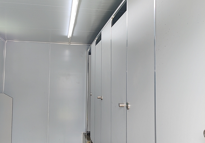 Container toilet, mobile toilet shower room