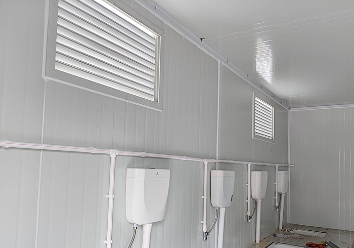 Container toilet, mobile toilet shower room