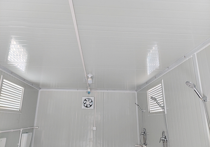 Container toilet, mobile toilet shower room