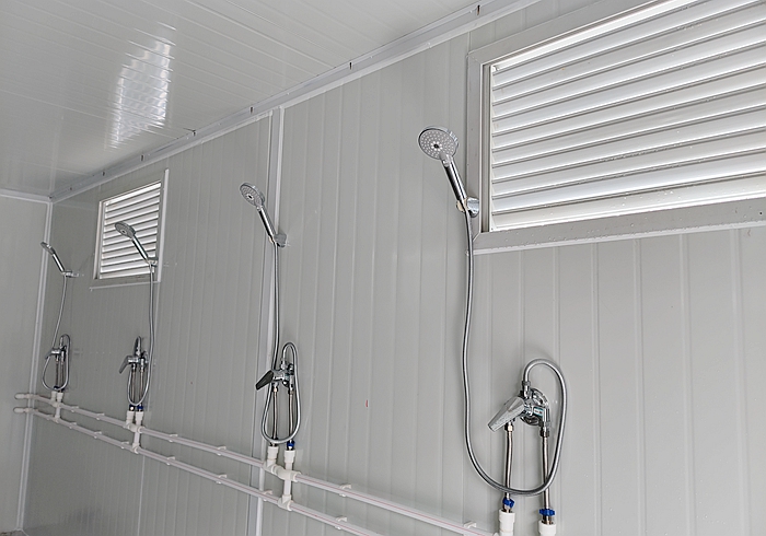 Container toilet, mobile toilet shower room
