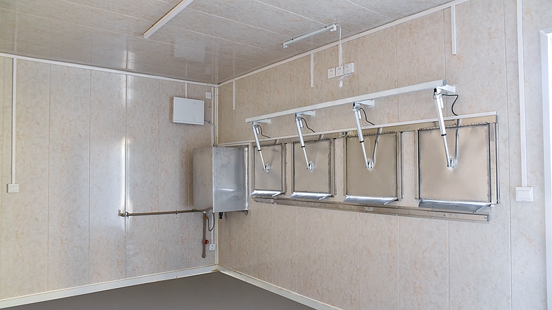 Spacious workspace for convenient operations