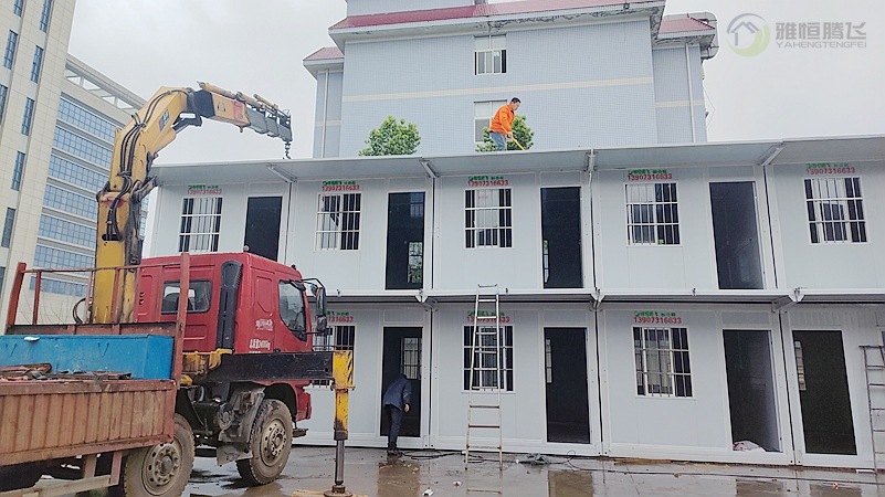 Versatile Foldable Container Connector