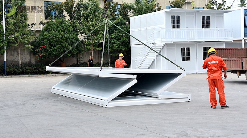 Easily retractable, forms in one pull